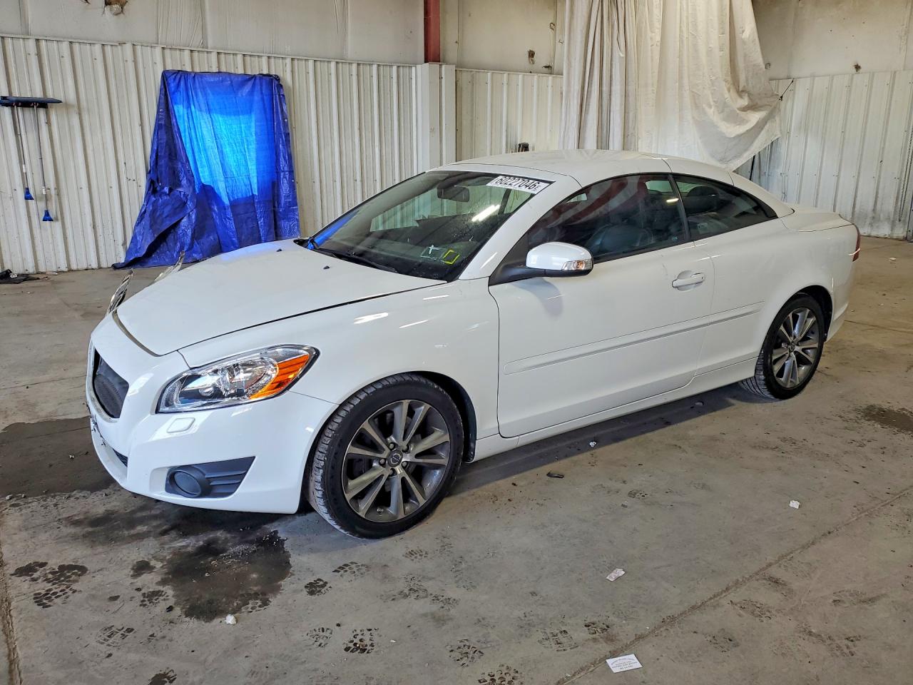 2011 Volvo C70, VIN YV1672MC9BJ109425 — Front end
