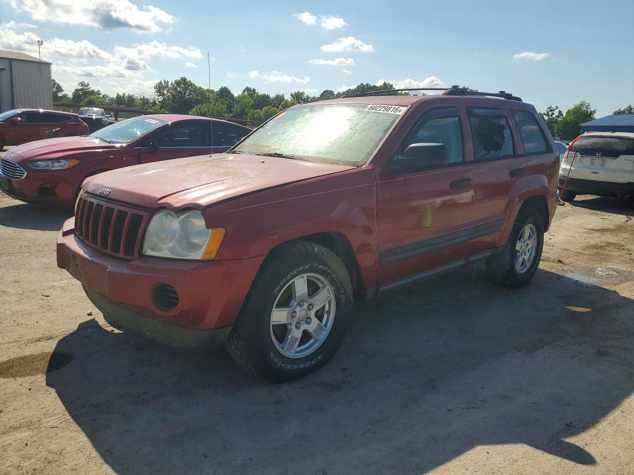 2005 Jeep Grand Cherokee Laredo, VIN 1J4GS48KX5C602734 — Side