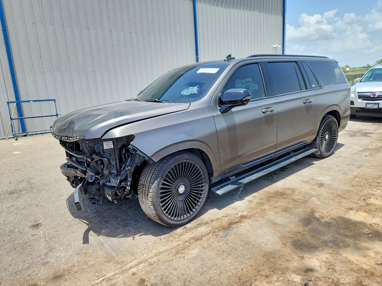 2021 Cadillac Escalade ESV Premium Luxury Platinum, VIN 1GYS3MKL0MR332952 — Перед
