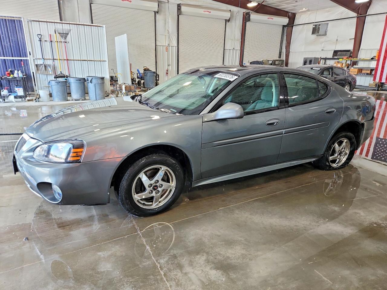 2004 Pontiac Grand Prix GT2, VIN 2G2WS522041292537 — Rear end