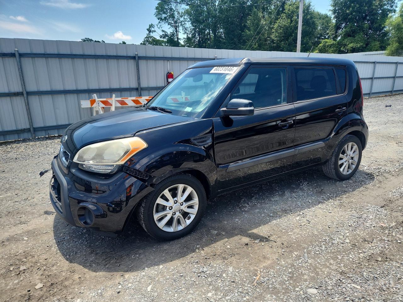 2012 Kia Soul +, VIN KNDJT2A6XC7746610 — Front end