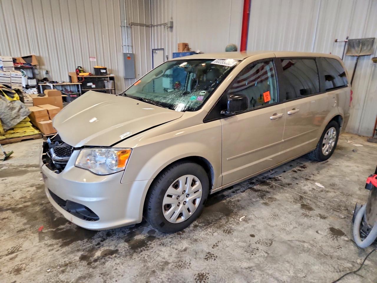 2014 Dodge Grand Caravan SE, VIN 2C4RDGBG5ER238129 — Front end