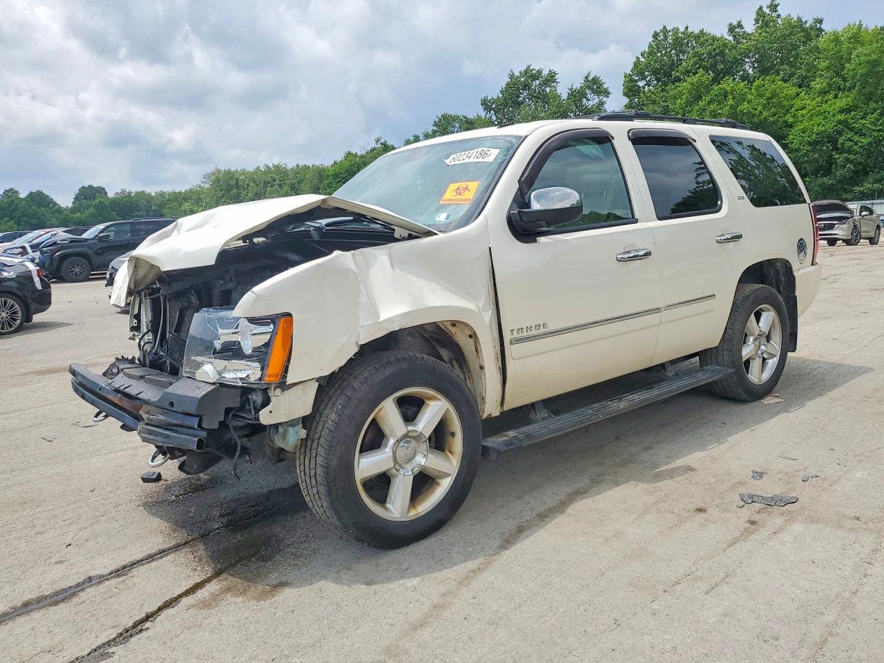 2011 Chevrolet Tahoe LTZ, VIN 1GNSKCE06BR249969 — Front end