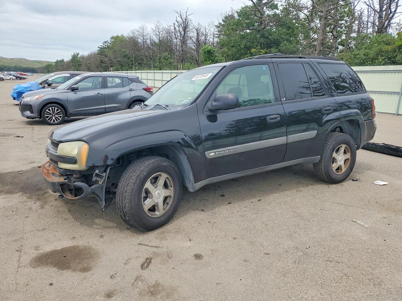2004 Chevrolet TrailBlazer LS, VIN 1GNDT13S542403727 — Front end