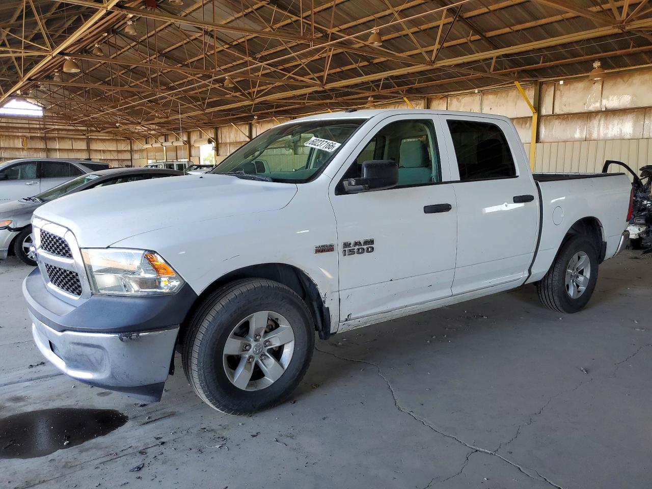 2017 Ram 1500 Express, VIN 3C6RR6KT1HG741974 — Бок