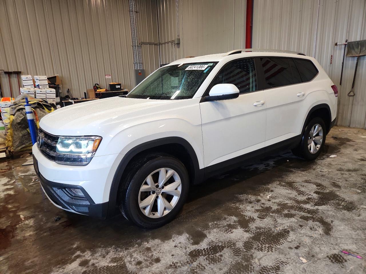 2018 Volkswagen Atlas SE, VIN 1V2KR2CA4JC507917 — Front end