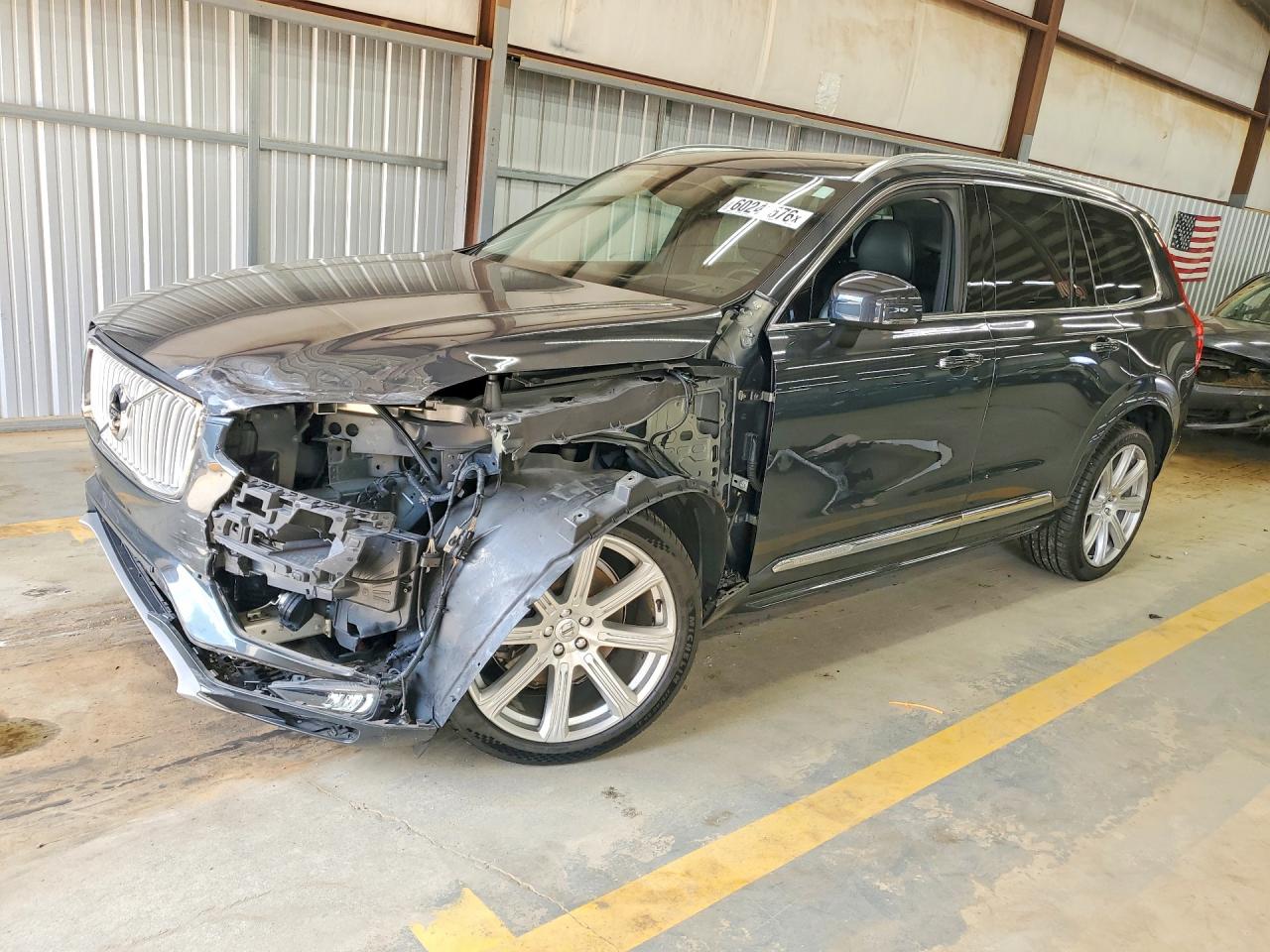 2017 Volvo XC90 Inscription, VIN YV4A22PL9H1182083 — Перед