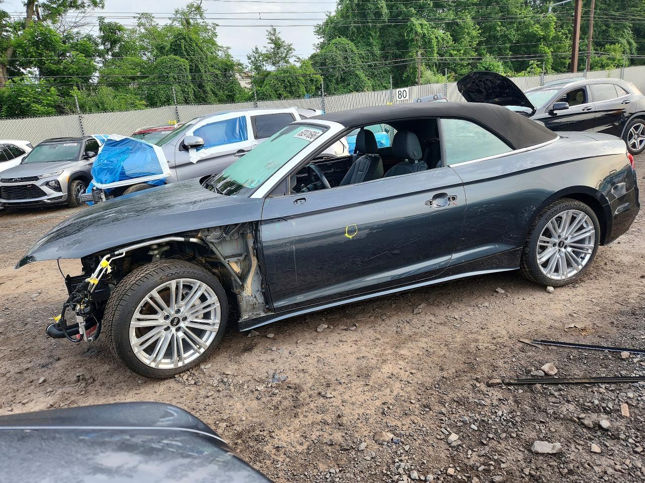 2022 Audi A5 Cabriolet Premium Plus, VIN WAUWAGF57NN002113 — Перед