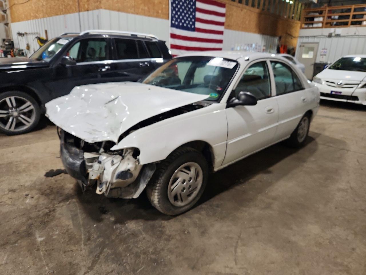 1999 Ford Escort SE, VIN 1FAFP13P1XW218367 — Перед