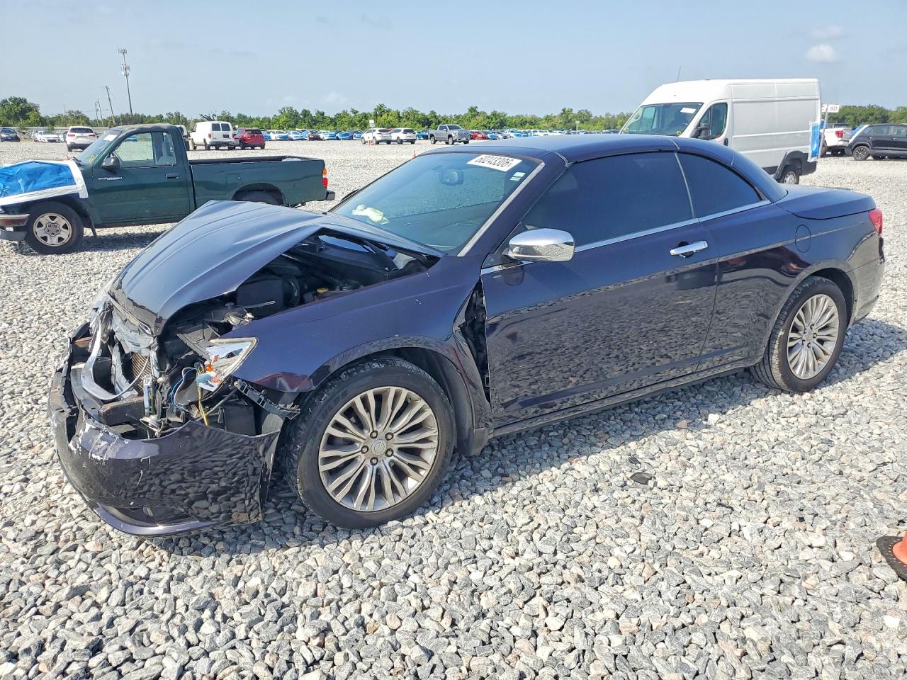 2012 Chrysler 200 Limited, VIN 1C3BCBFGXCN260627 — Front end