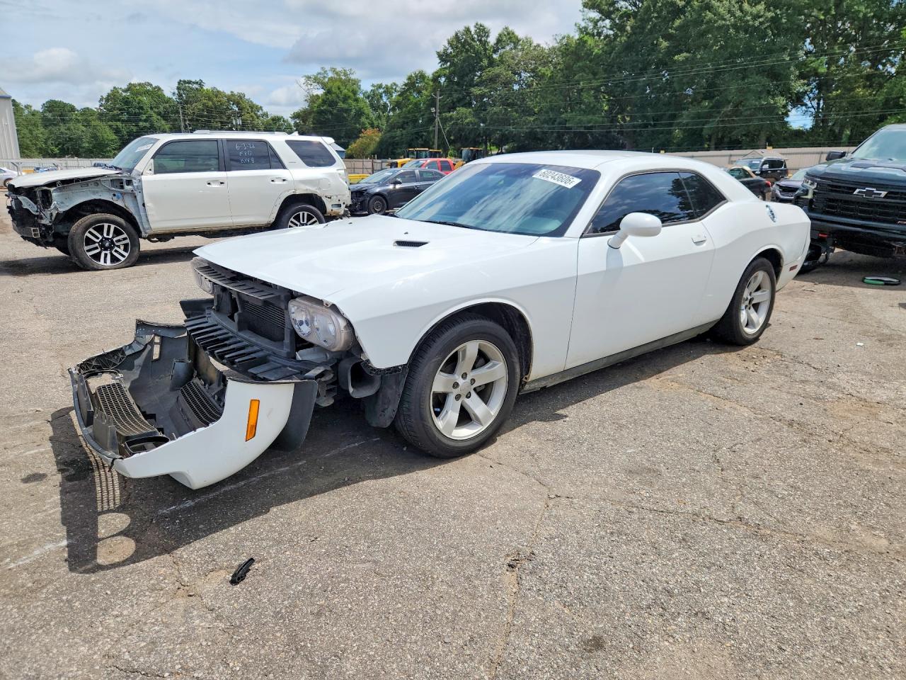 2013 Dodge Challenger SXT, VIN 2C3CDYAGXDH517937 — Front end