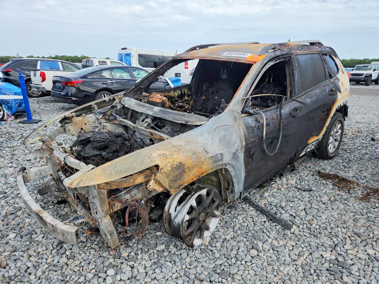 2014 Jeep Cherokee Latitude, VIN 1C4PJMCS6EW229187 — Engine fire