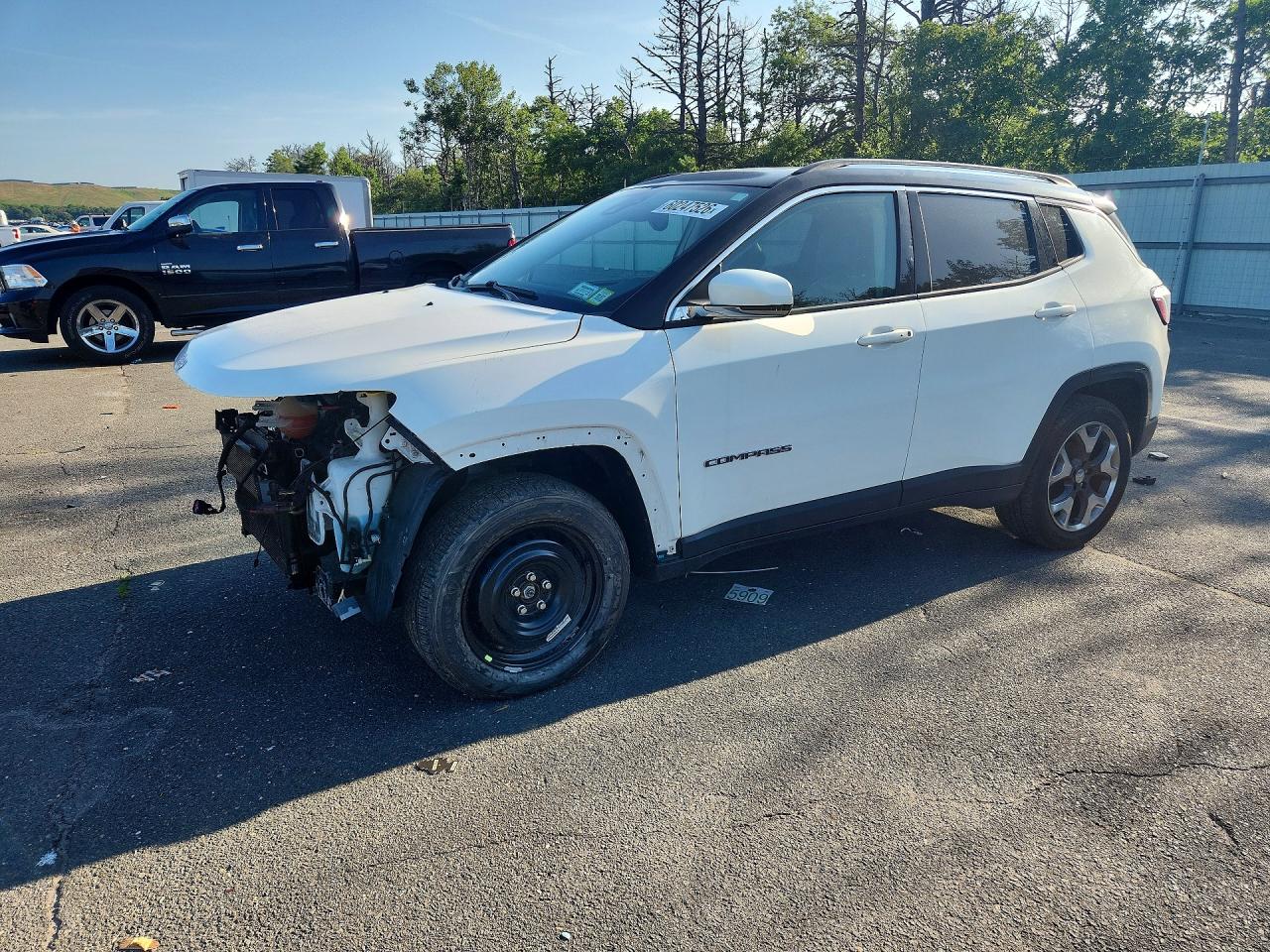 2018 Jeep Compass Limited, VIN 3C4NJDCB3JT329707 — Front end