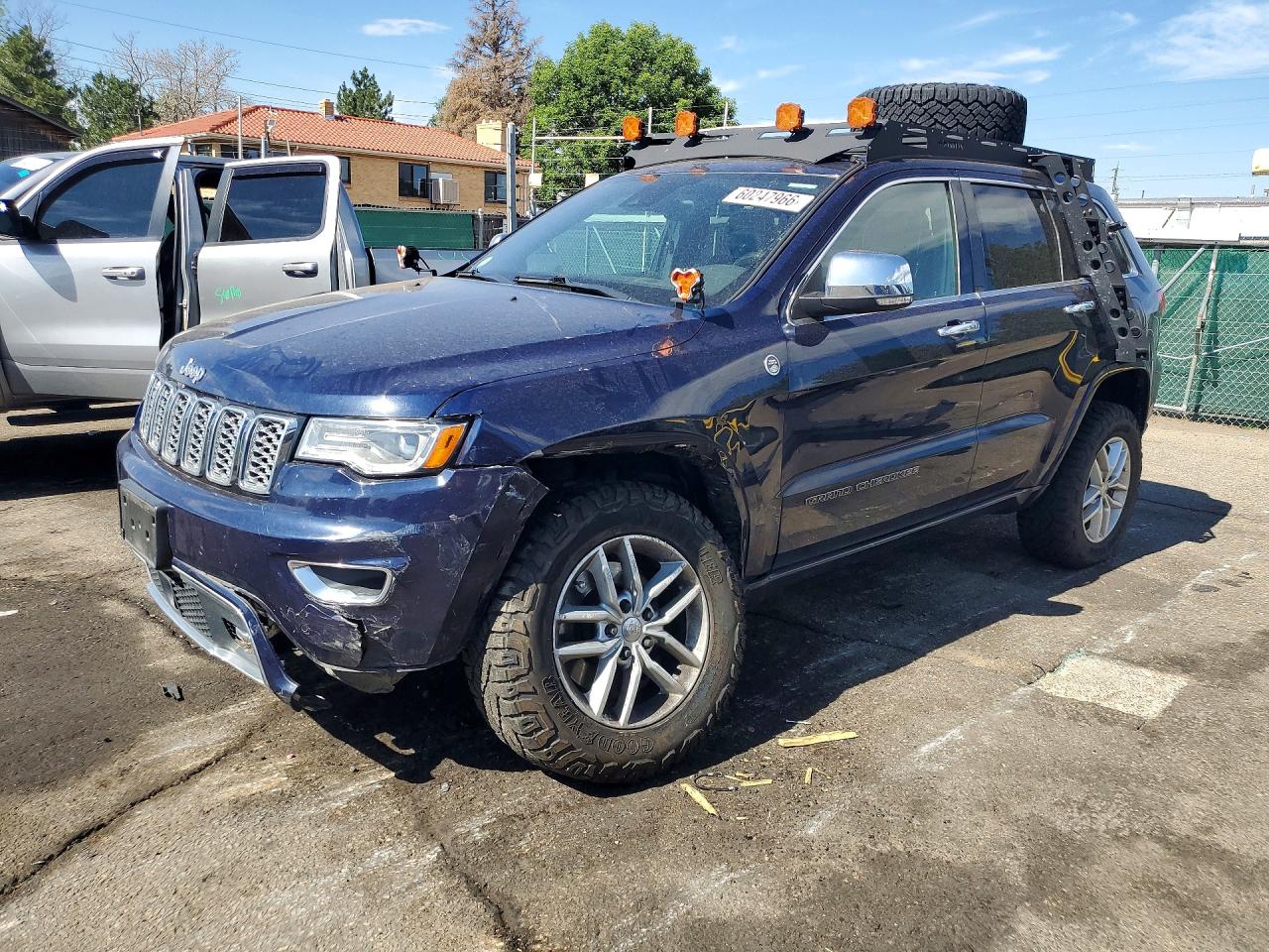 2017 Jeep Grand Cherokee Overland, VIN 1C4RJFCT7HC913829 — Перед