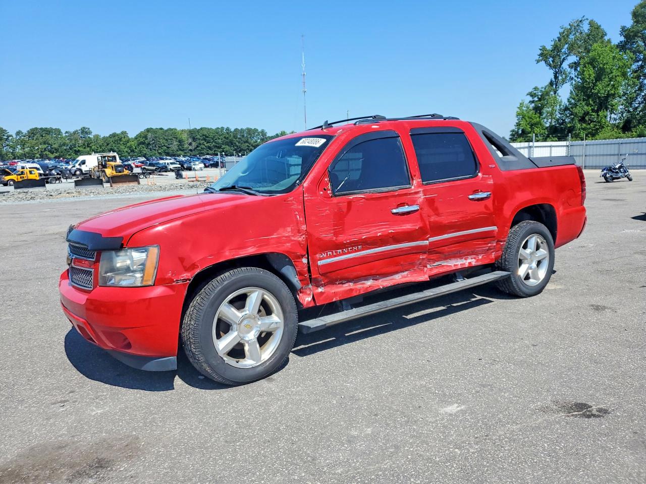 2011 Chevrolet Avalanche LTZ, VIN 3GNTKGE39BG122221 — Side
