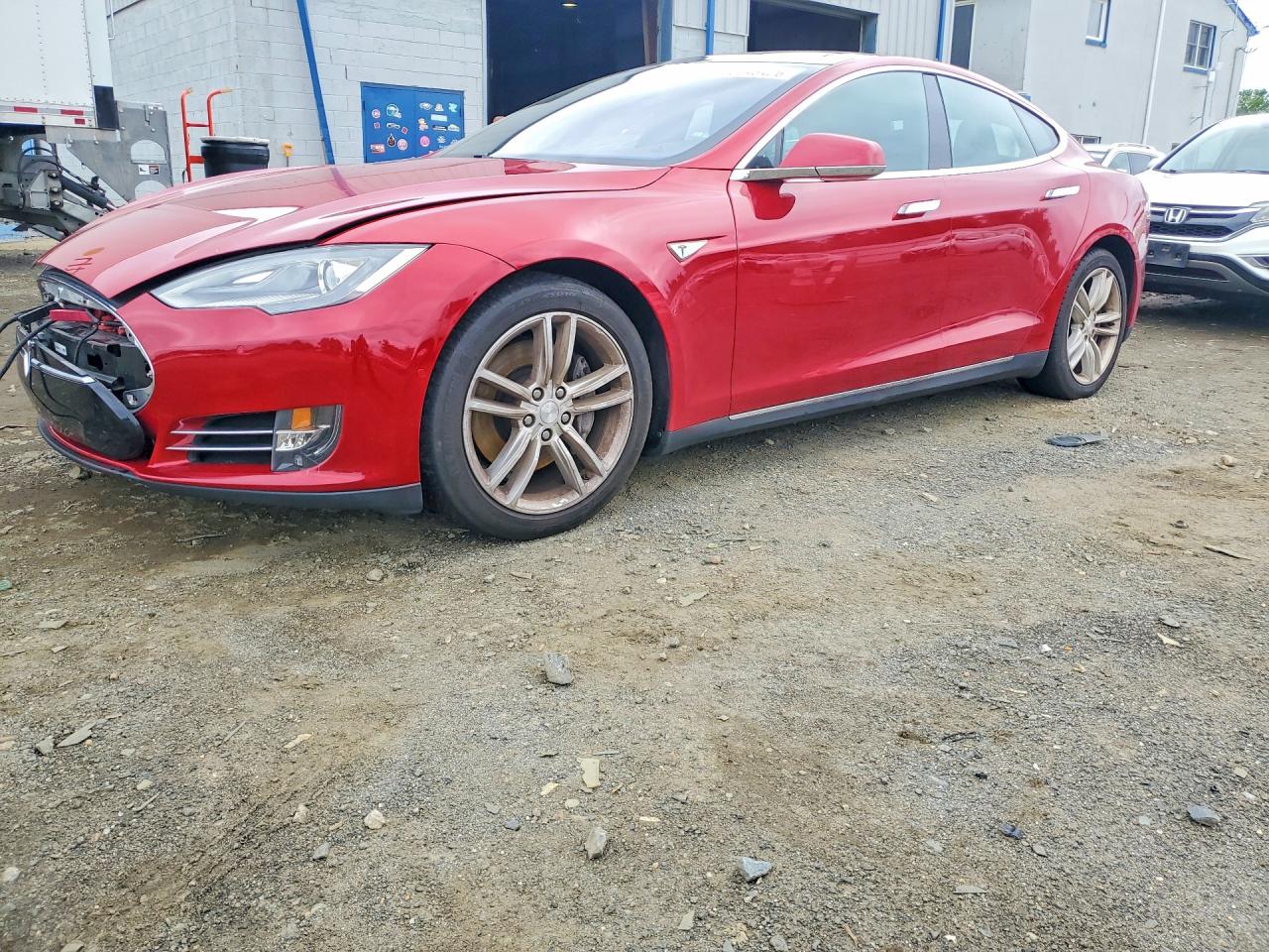 2015 Tesla Model S 85D, VIN 5YJSA1E27FF102735 — Water / flood