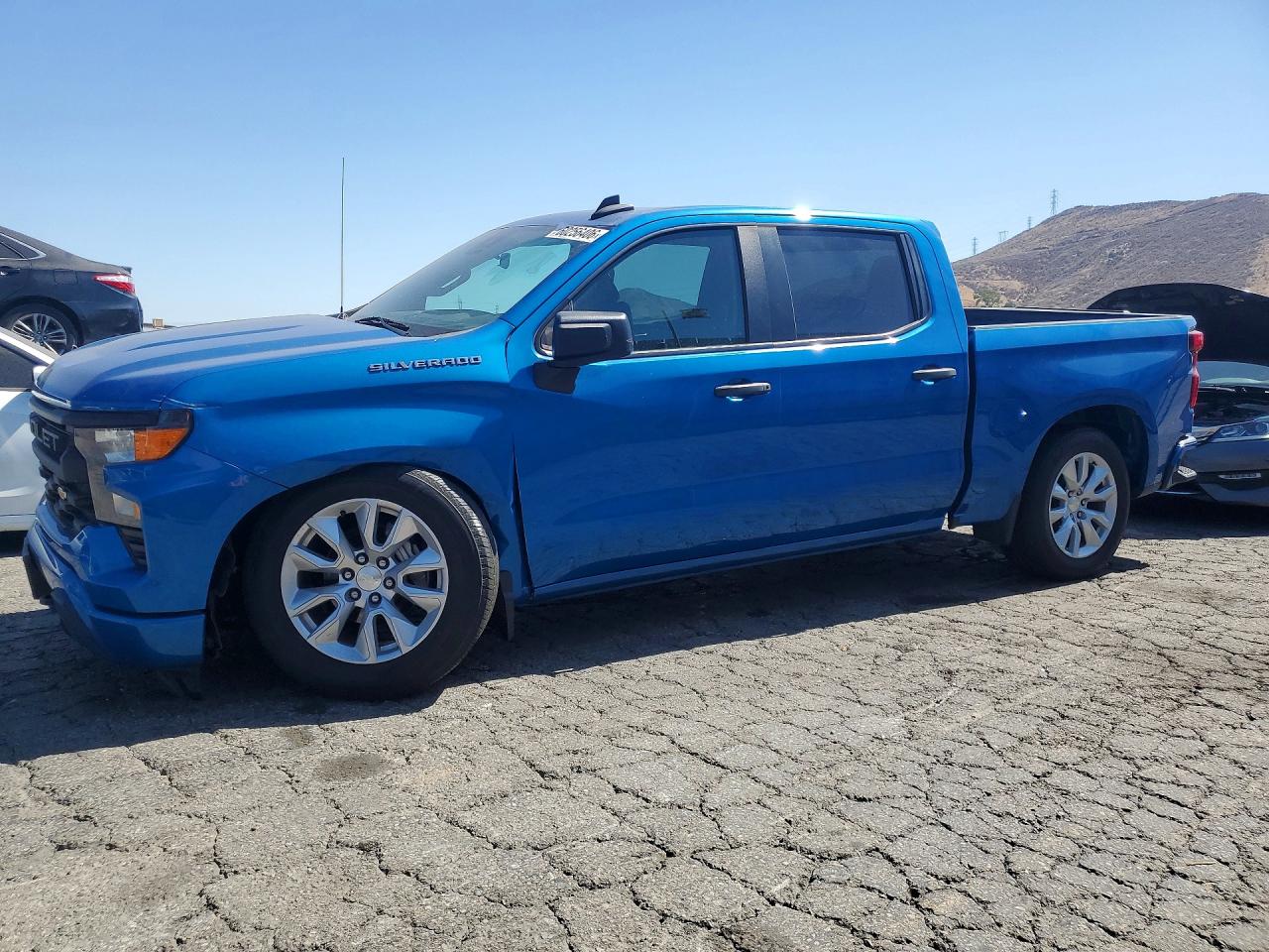 2022 Chevrolet Silverado 1500 Custom, VIN 3GCPABEK0NG537942 — Side