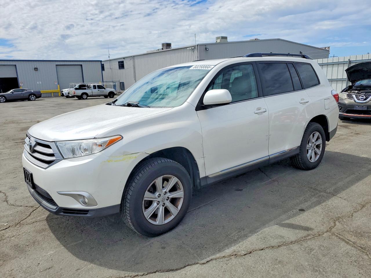 2013 Toyota Highlander SE, VIN 5TDBK3EH7DS271756 — Minor dents and scratches