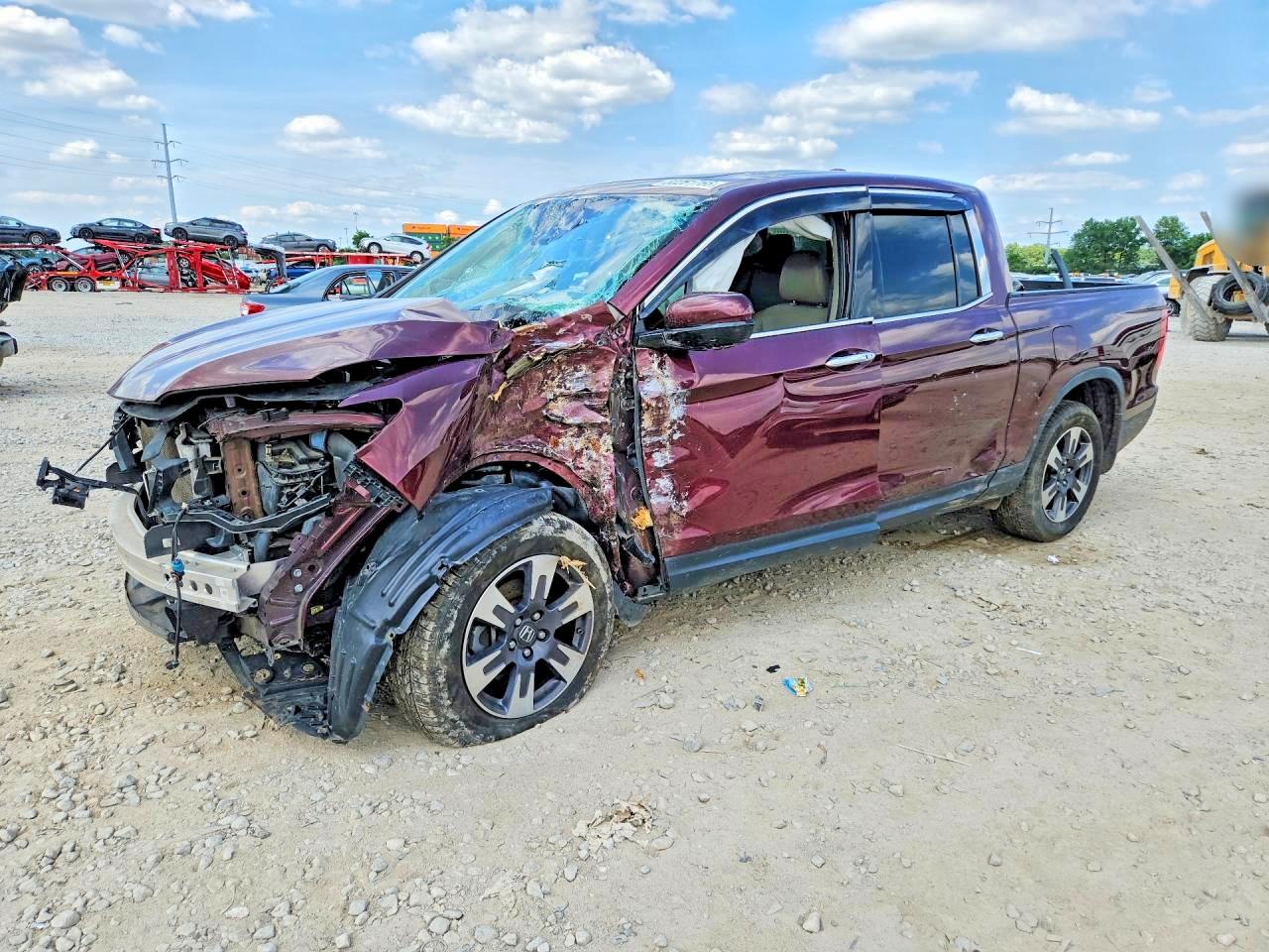 2019 Honda Ridgeline RTL-E, VIN 5FPYK3F78KB036873 — Front end
