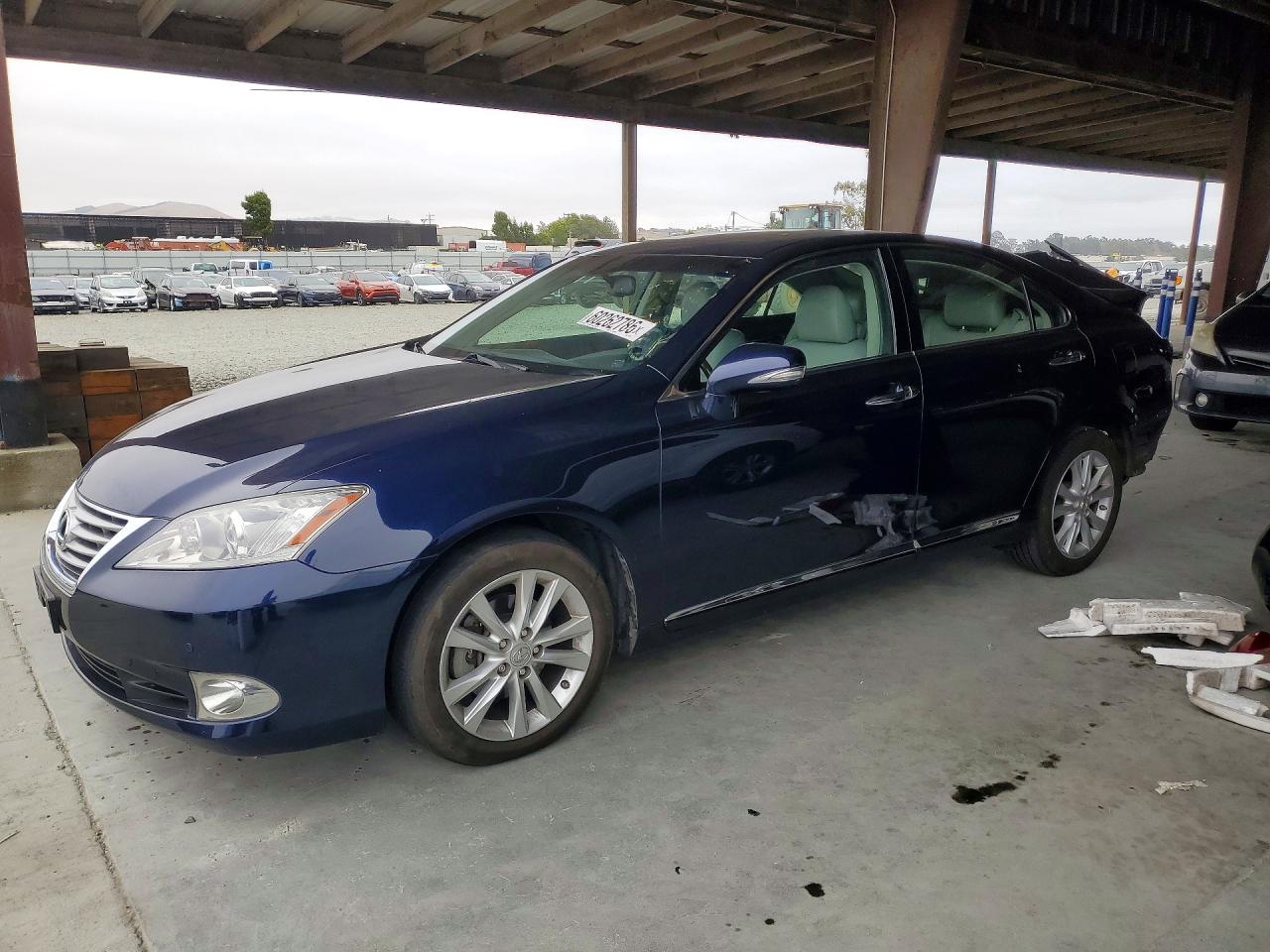 2012 Lexus ES 330, VIN JTHBK1EG2C2478782 — Зад