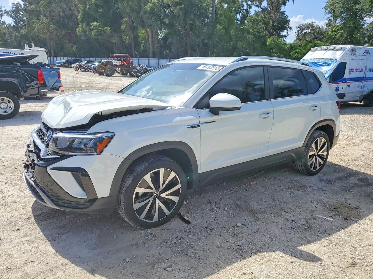 2022 Volkswagen Taos SE, VIN 3VVRX7B28NM021498 — Front end