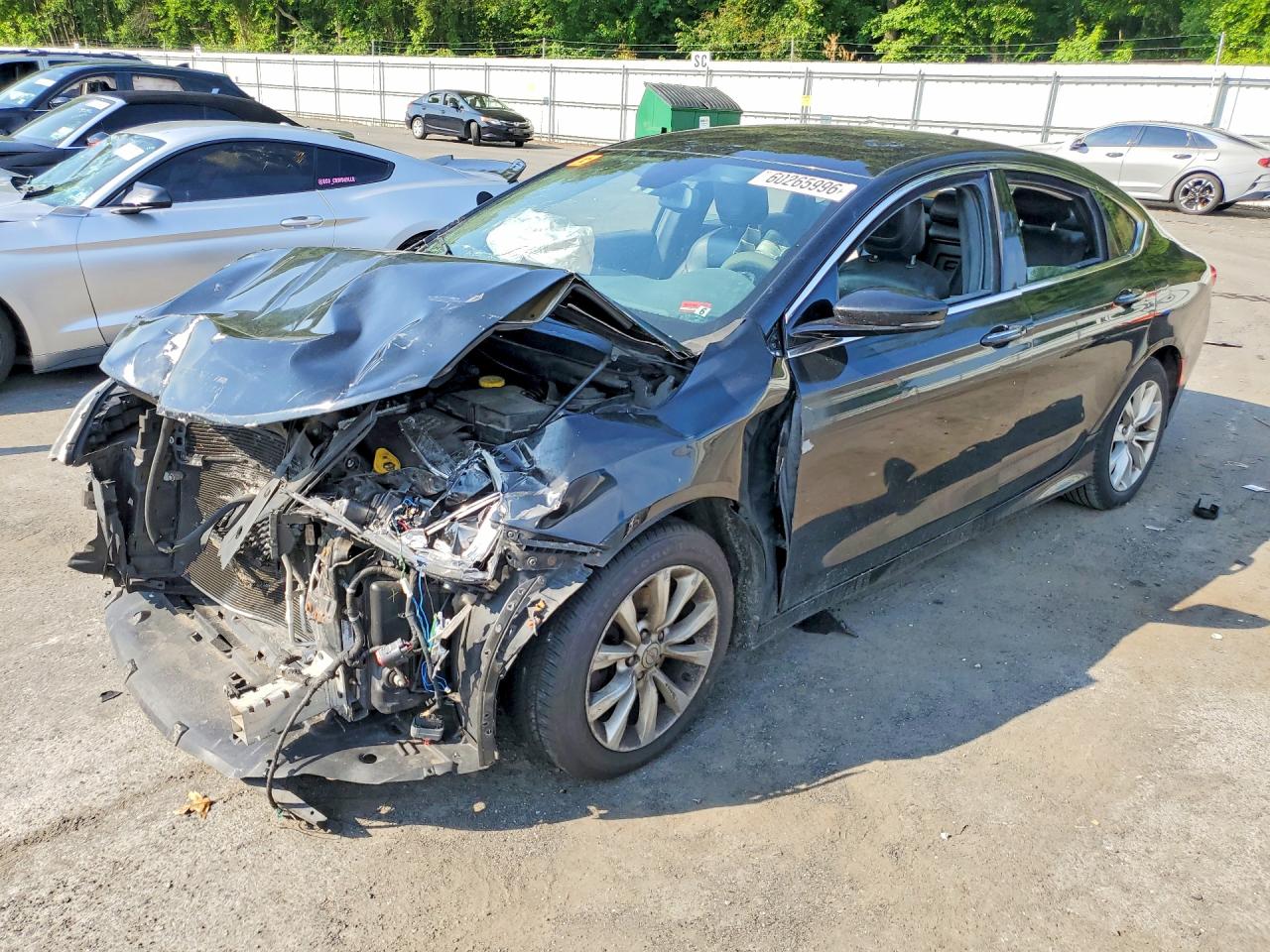 2015 Chrysler 200 C, VIN 1C3CCCCB9FN565737 — Front end