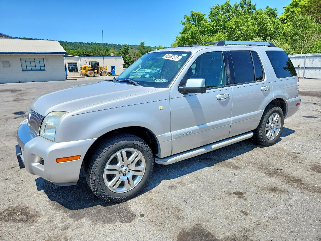 2010 Mercury Mountaineer Premier, VIN 4M2EN4J80AUJ03393 — Minor dents and scratches