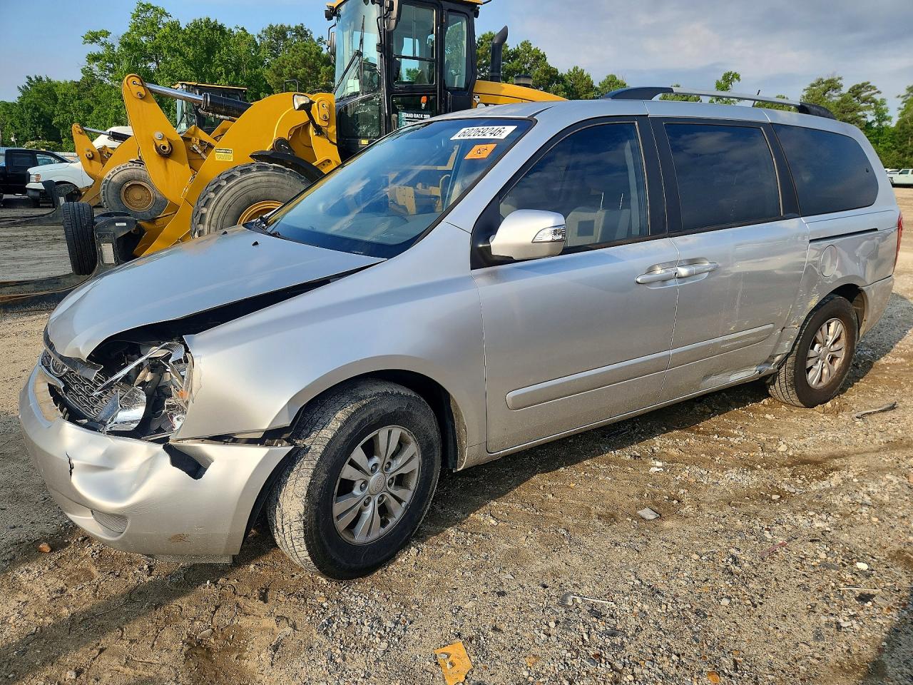 2012 Kia Sedona LX, VIN KNDMG4C73C6457030 — Front end