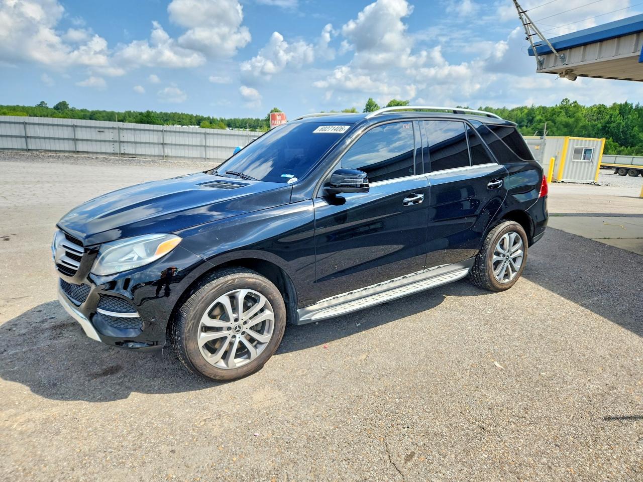2019 Mercedes-Benz GLE 400, VIN 4JGDA5GB8KB205989 — Minor dents and scratches