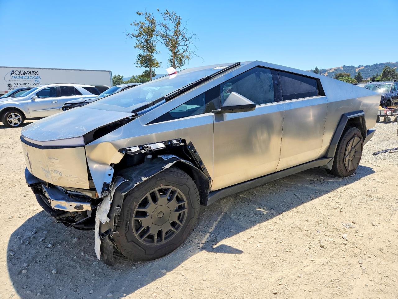 2024 Tesla Cybertruck, VIN 7G2CEHED1RA022557 — Front end