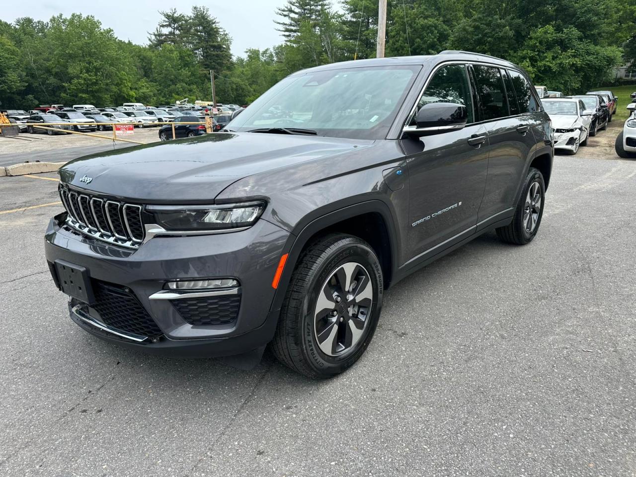 2024 Jeep Grand Cherokee, VIN 1C4RJYB62RC142608 — Front end