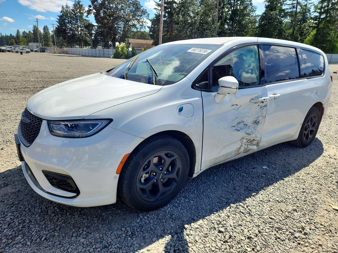 2022 Chrysler Pacifica Hybrid Touring L, VIN 2C4RC1L77NR217264 — Бок