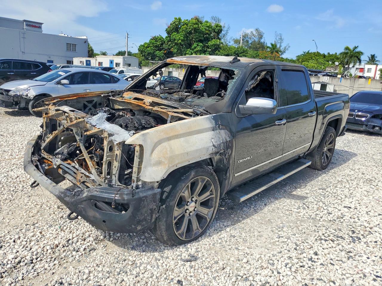 2018 GMC Sierra 1500 Denali, VIN 3GTP1PEJ3JG258080 — Пожар