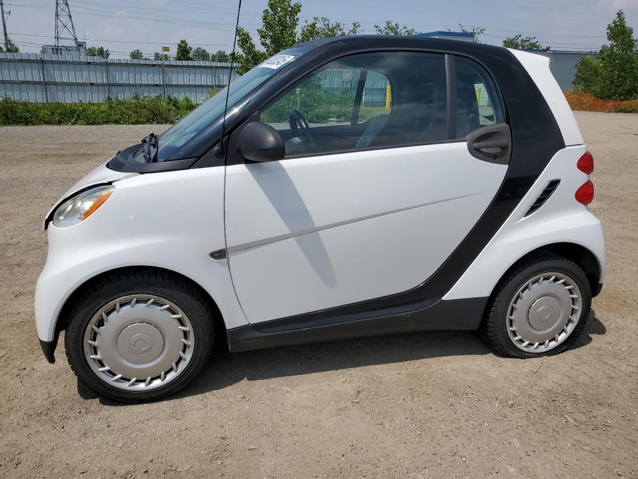 2010 Smart fortwo Pure, VIN WMEEJ3BA4AK399691 — Side