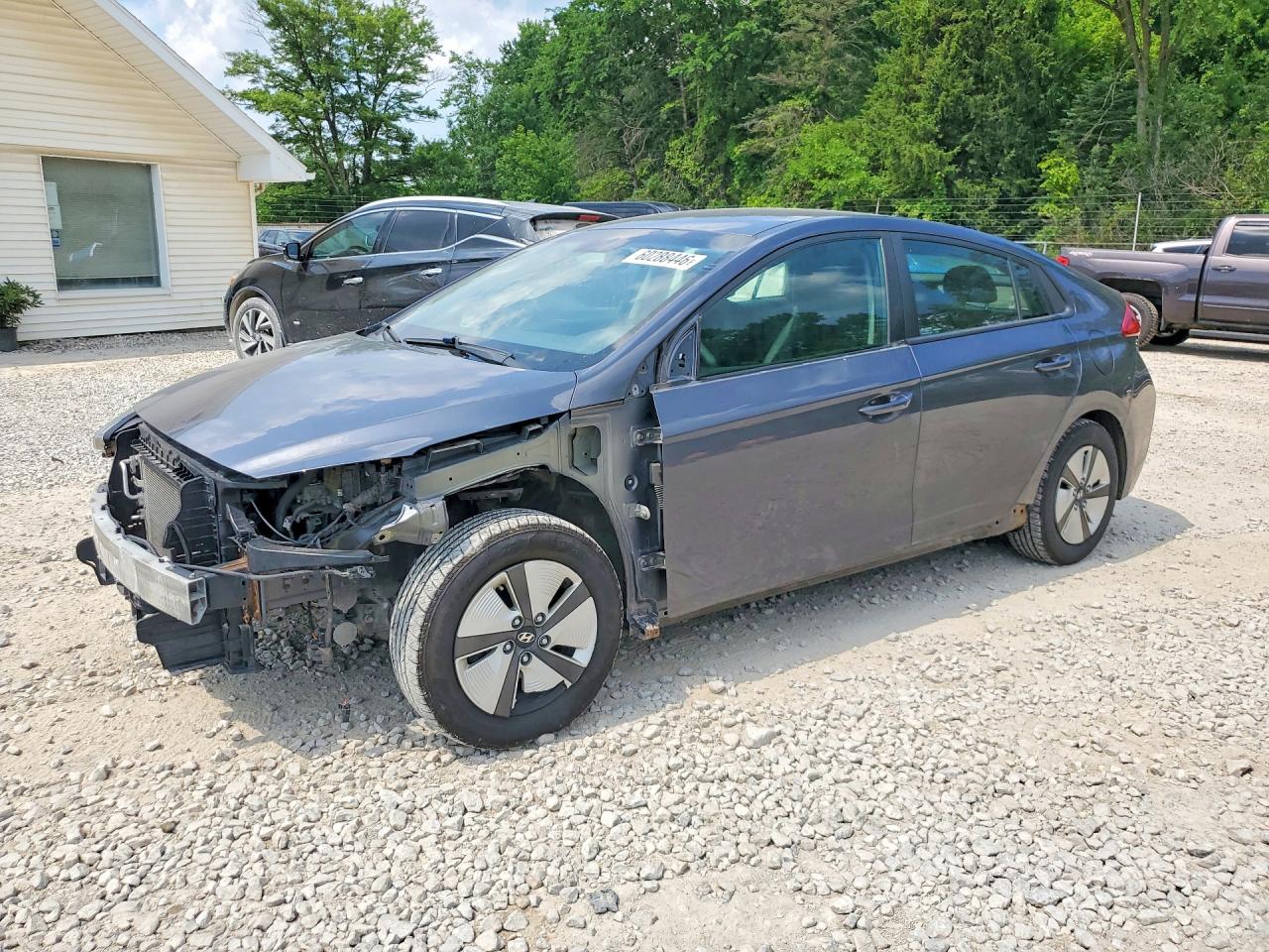 2017 Hyundai Ioniq Blue, VIN KMHC65LCXHU058034 — Перед