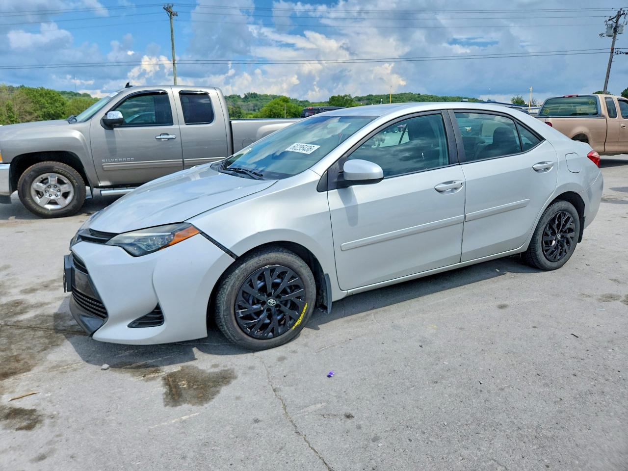 2018 Toyota Corolla LE, VIN 2T1BURHE1JC038488 — Front end