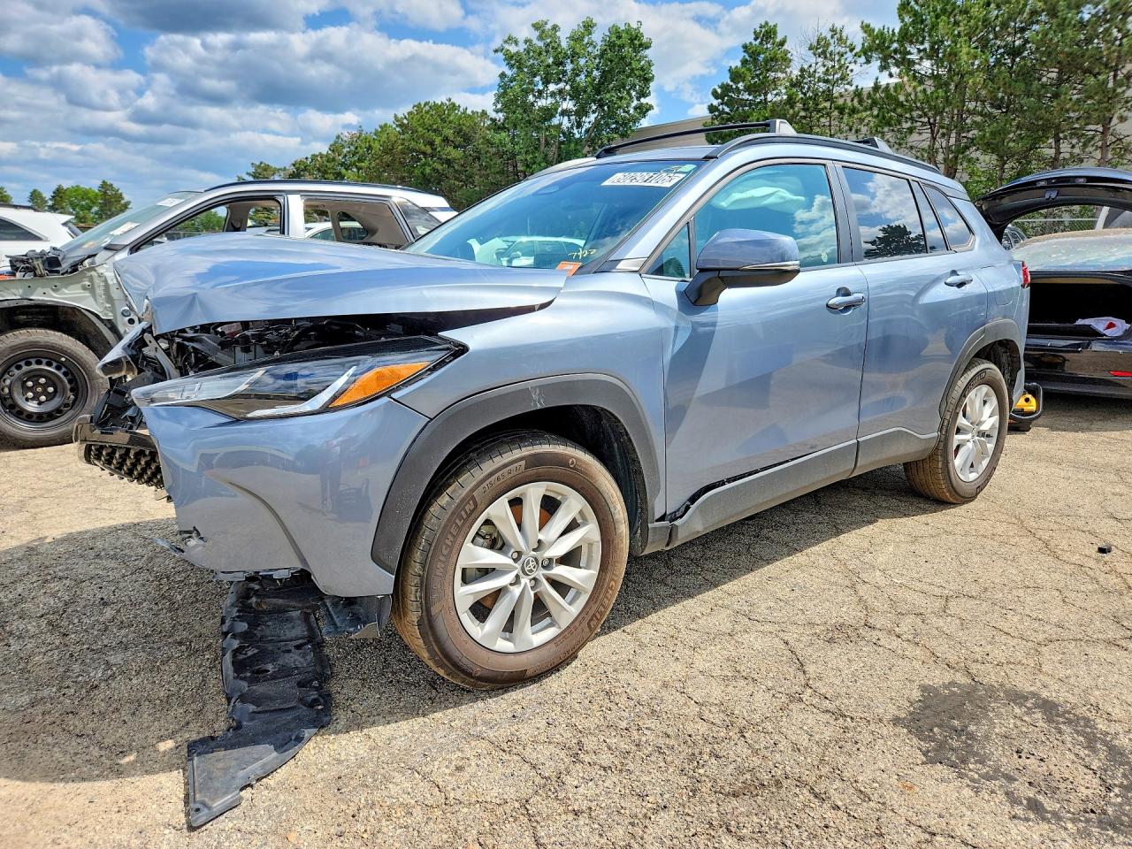 2024 Toyota Corolla Cross LE, VIN 7MUCAABG2RV105116 — Перед