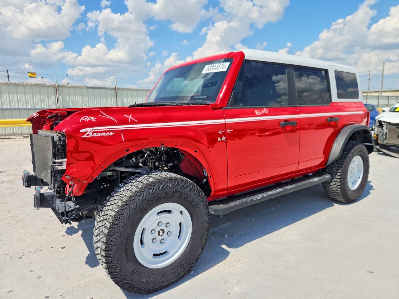 2024 Ford Bronco Heritage Edition, VIN 1FMEE4DP2RLA02376 — Фото с аукциона