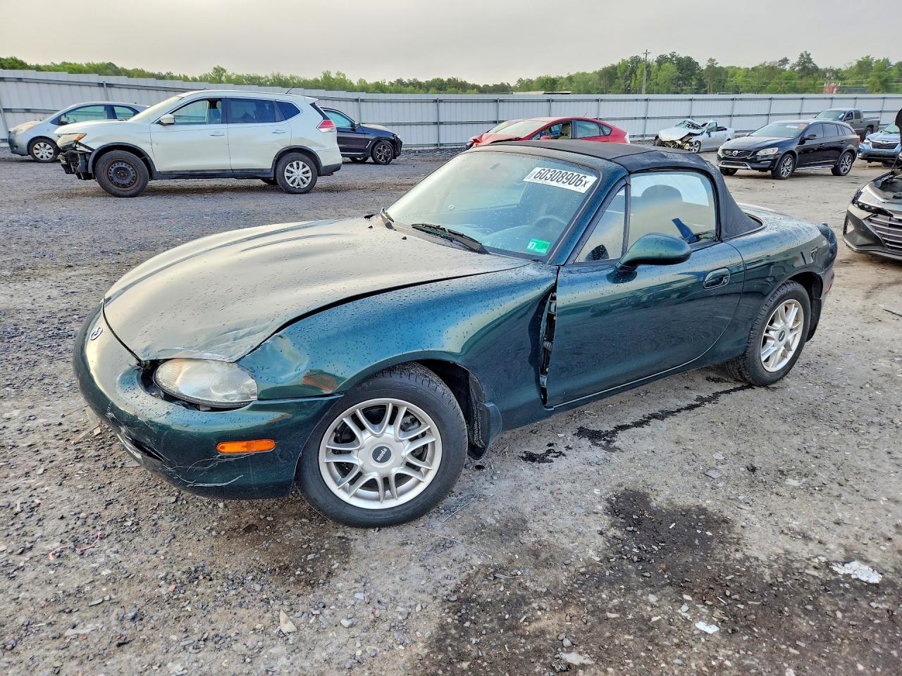 1999 Mazda MX-5 Miata, VIN JM1NB3532X0100440 — Front end