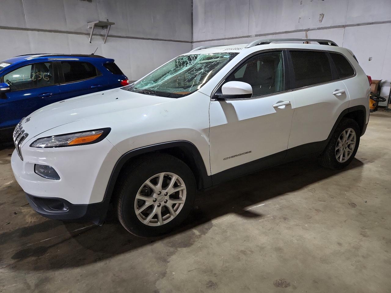 2016 Jeep Cherokee 75th Anniversary, VIN 1C4PJMCS9GW123691 — Front end