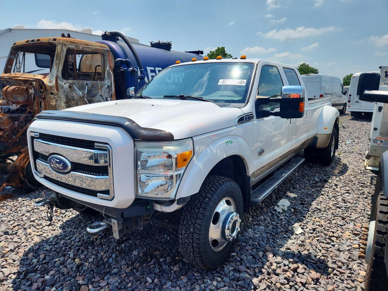 2011 Ford F-350 XLT, VIN 1FT8W3DT7BEB24490 — Front end