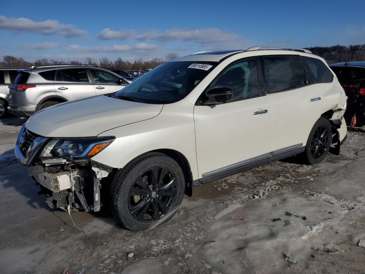 2017 Nissan Pathfinder SV, VIN 5N1DR2MN4HC674988 — Зад