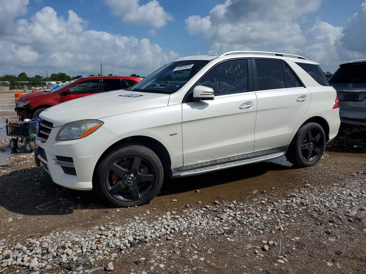 2012 Mercedes-Benz M 550, VIN 4JGDA7DB0CA082163 — Minor dents and scratches