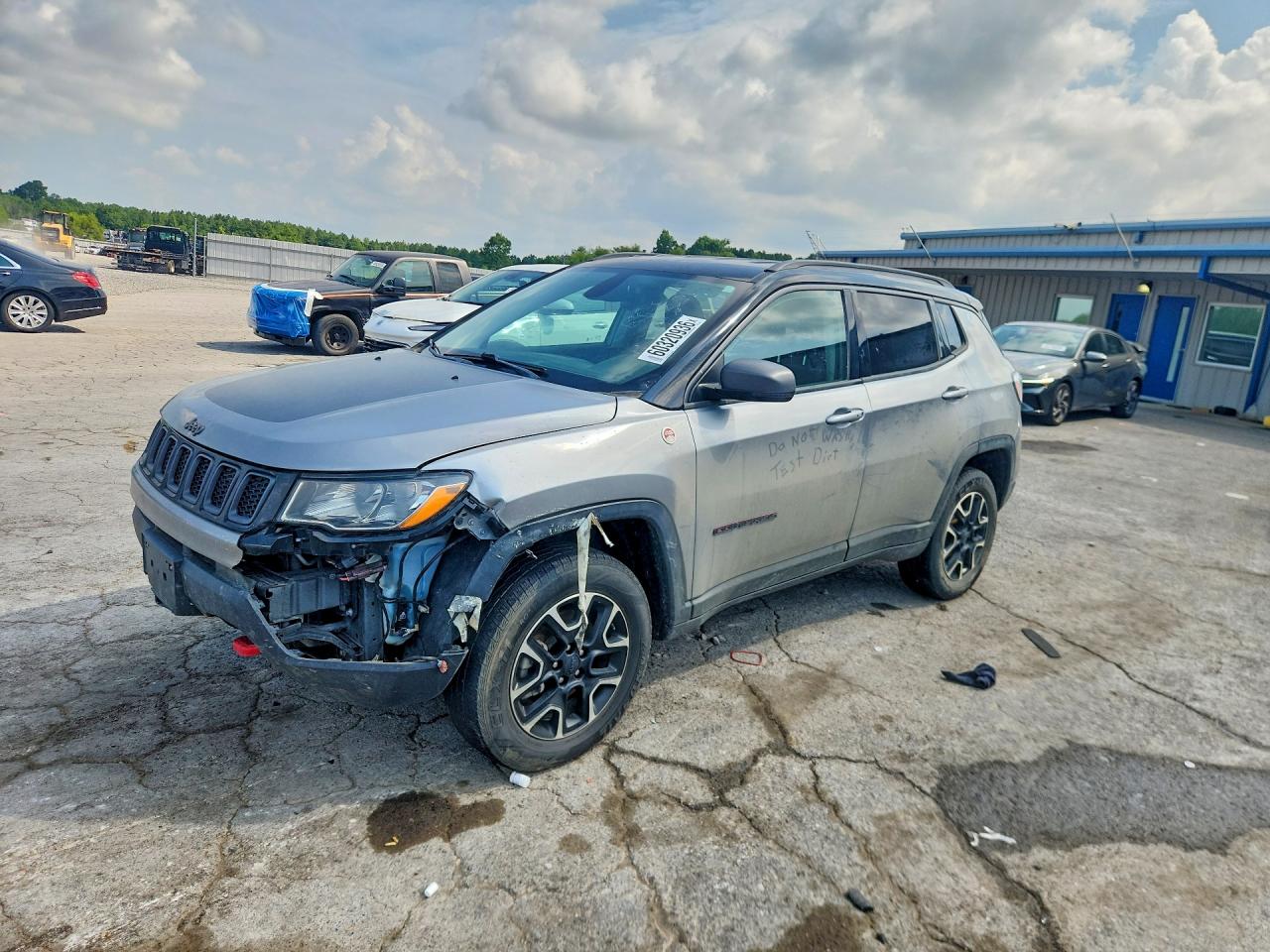 2020 Jeep Compass Trailhawk, VIN 3C4NJDDBXLT195280 — Front end