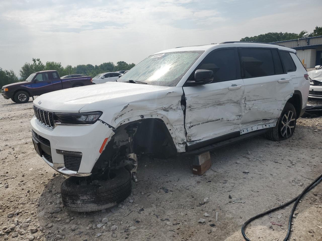 2023 Jeep Grand Cherokee Limited, VIN 1C4RJKBG6P8723258 — Side