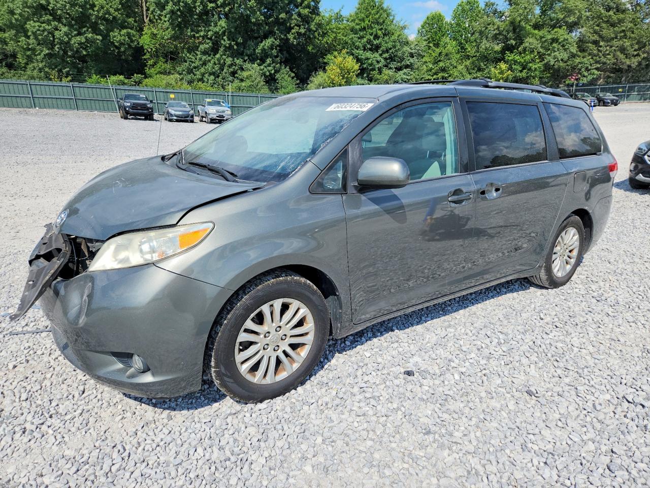 2012 Toyota Sienna Limited, VIN 5TDYK3DC2CS239702 — Front end
