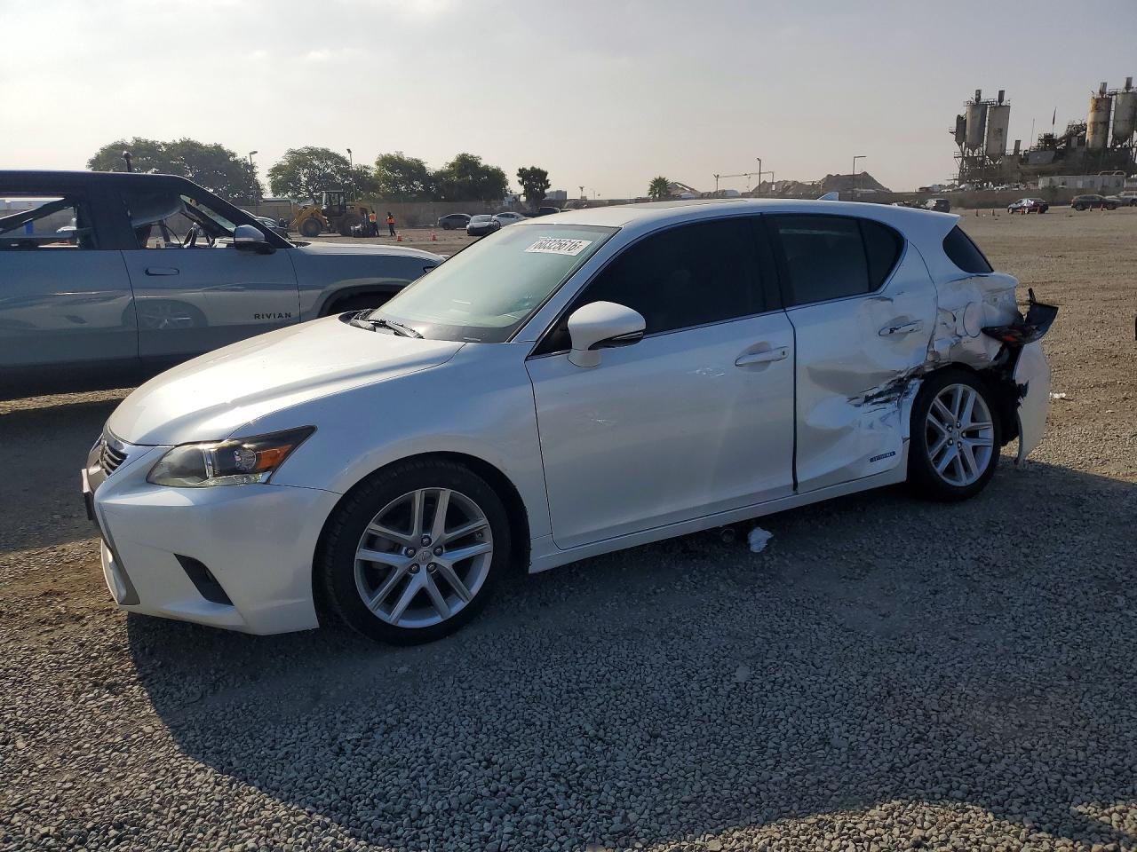 2015 Lexus CT 200h, VIN JTHKD5BH9F2232699 — Side