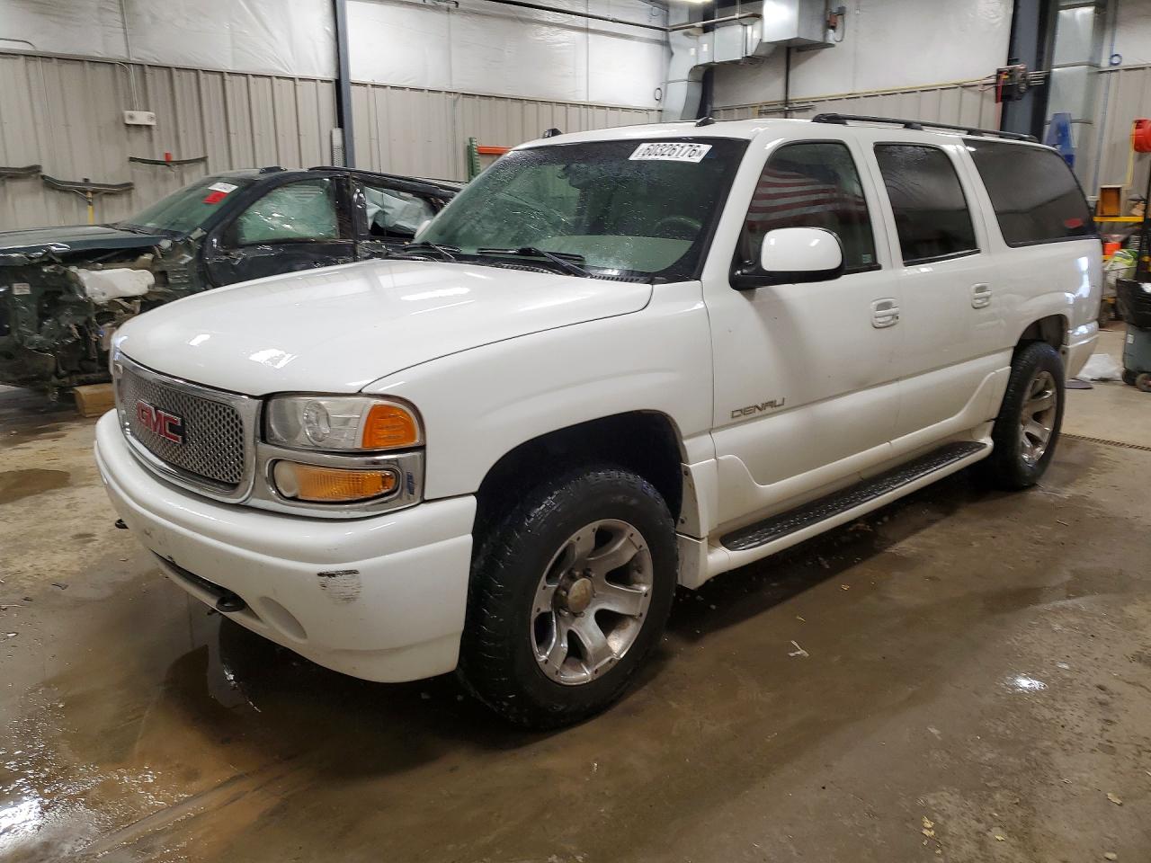 2005 GMC Yukon XL, VIN 1GKFK66U45J190117 — Front end