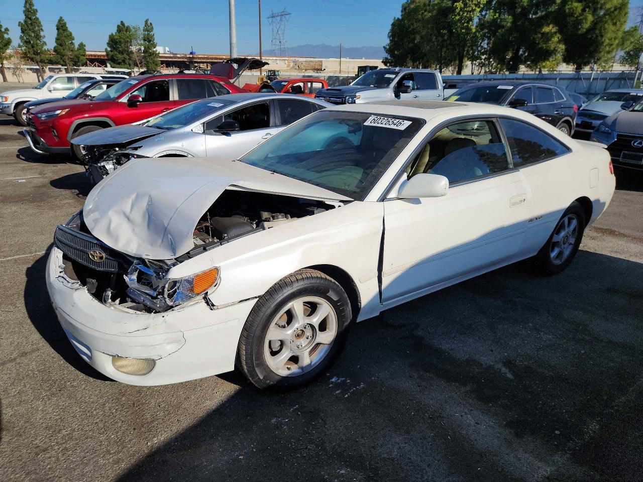 2000 Toyota Solara SLE, VIN 2T1CF22P0YC334189 — Front end