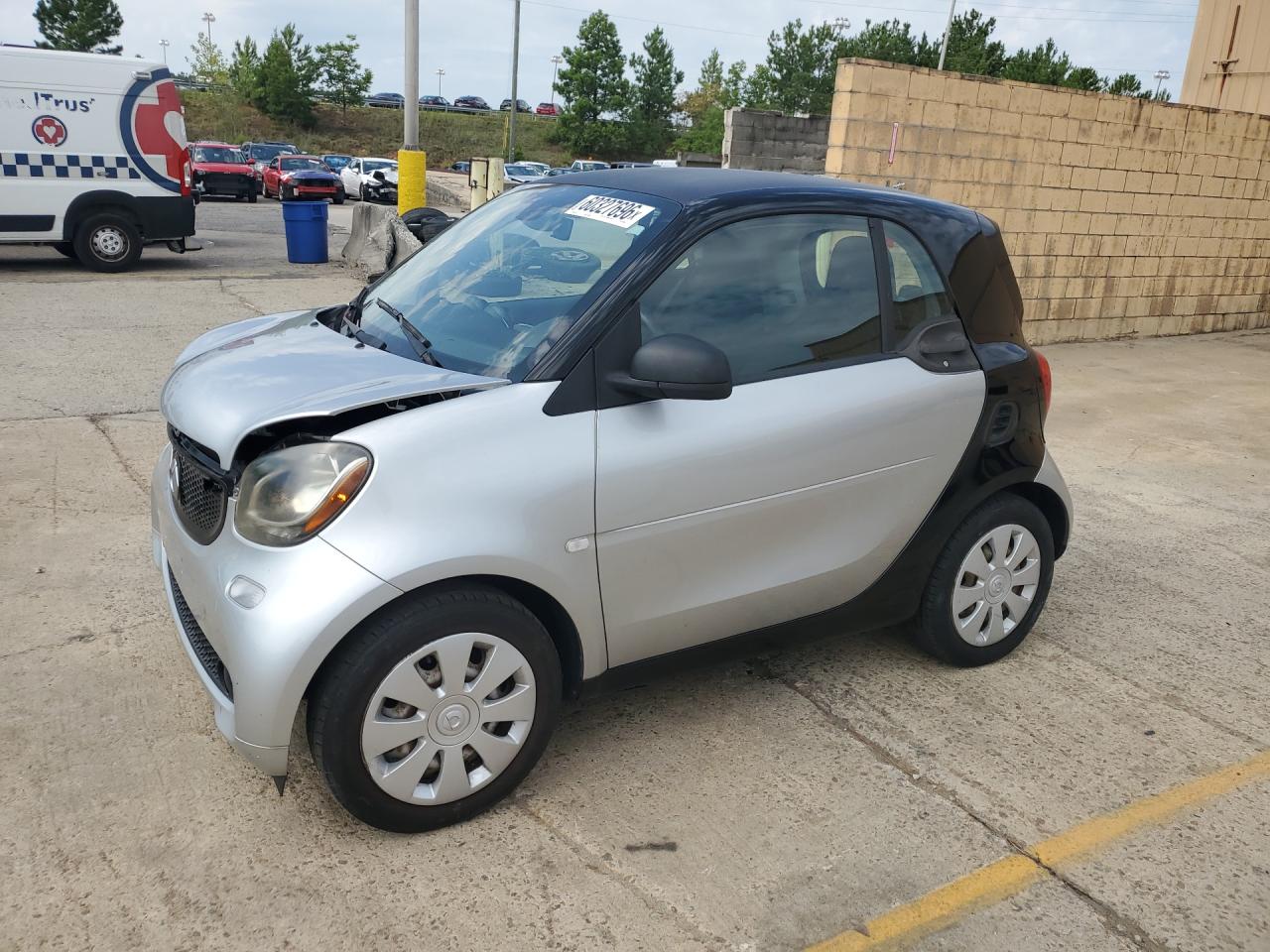 2016 Smart fortwo Passion, VIN WMEFJ5DA3GK076996 — Normal wear